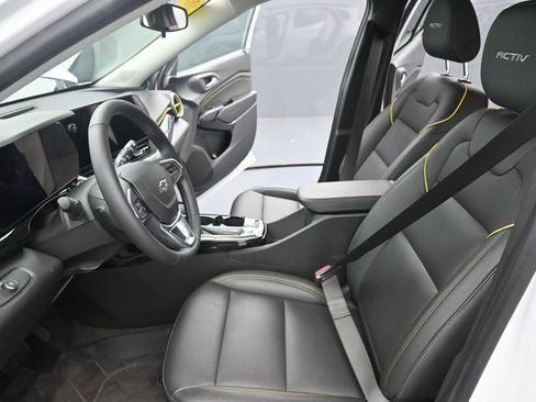 Used 2024 Chevrolet Trax ACTIV w/ Sunroof Package FWD image 17
