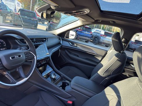 New 2025 Jeep Grand Cherokee L Laredo w/ Luxury Tech Group I image 25