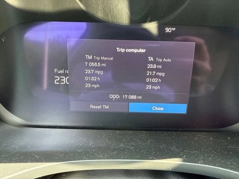Used 2024 Volvo XC60 B5 Plus w/ Climate Package AWD/4WD image 5