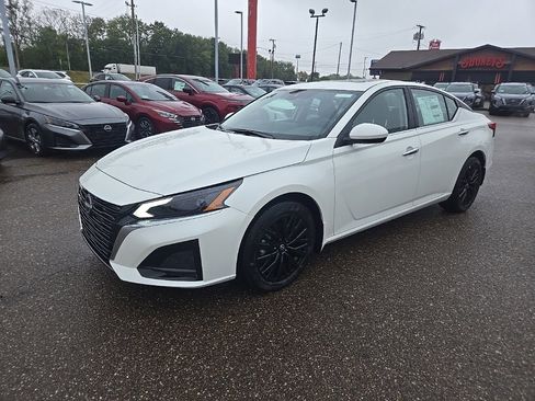 New 2025 Nissan Altima 2.5 SV image 3