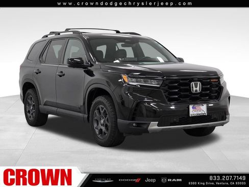 Used 2025 Honda Pilot TrailSport image 1