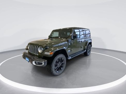 Used 2021 Jeep Wrangler Sahara w/ Cold Weather Group image 4