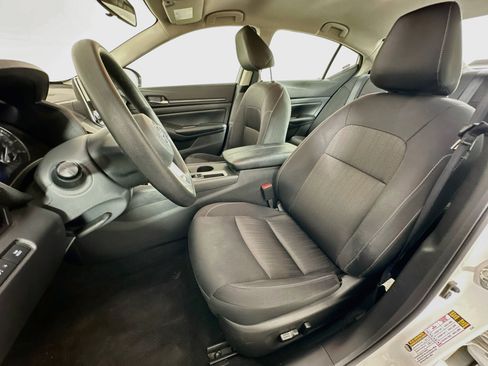 Used 2025 Nissan Altima 2.5 SV FWD image 13