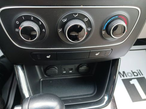 Used 2015 Kia Sorento LX image 8