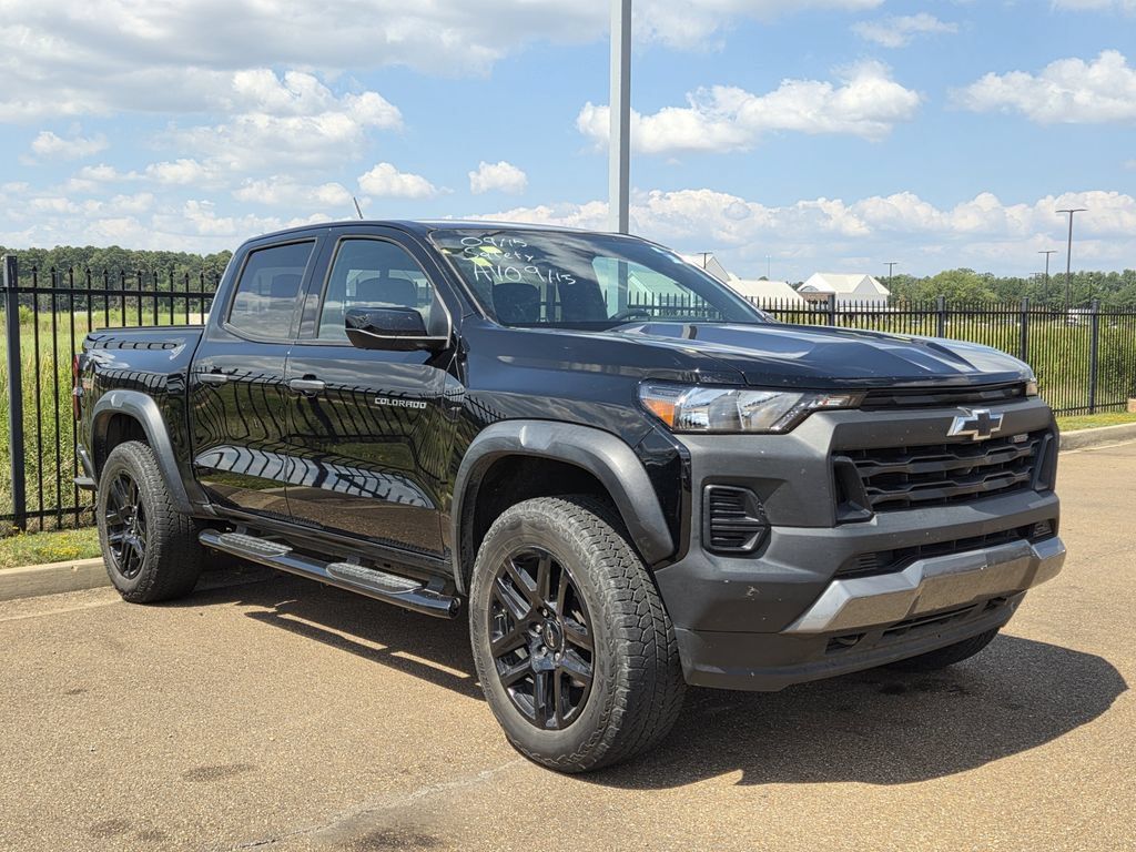 Used 2023 Chevrolet Colorado Trail Boss w/ Technology Package AWD/4WD image 3