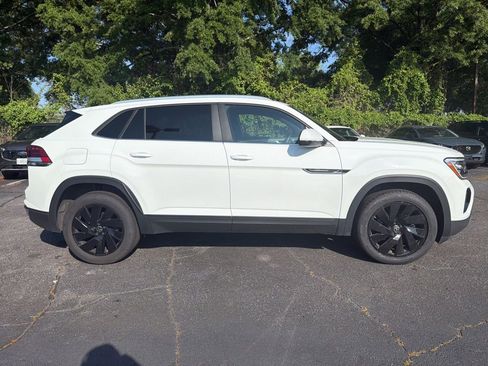 Used 2025 Volkswagen Atlas Cross Sport SE FWD image 4