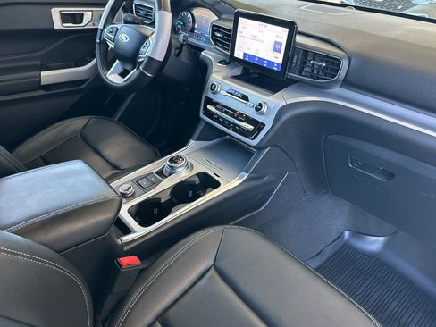 Used 2024 Ford Explorer XLT w/ Equipment Group 202A image 16