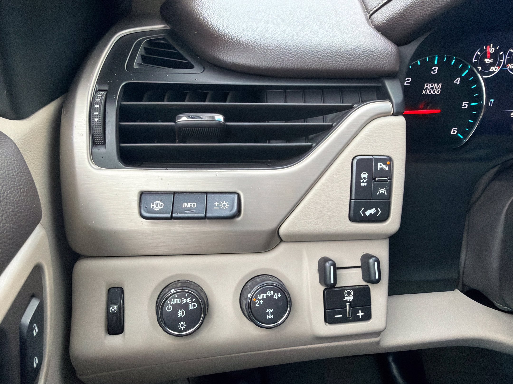 Used 2018 GMC Yukon Denali w/ Open Road Package AWD/4WD image 8