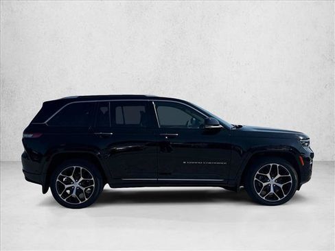 Used 2022 Jeep Grand Cherokee Summit AWD/4WD image 4