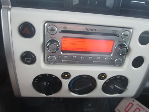 Used 2011 Toyota FJ Cruiser 4WD w/ Convenience Pkg image 22