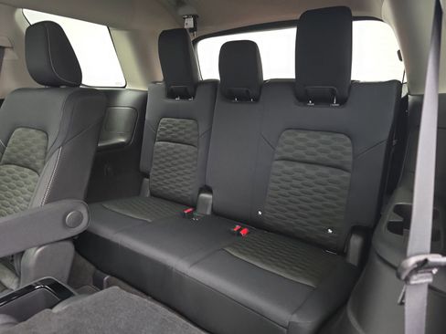 Used 2024 Nissan Pathfinder SV w/ SV Premium Package image 36