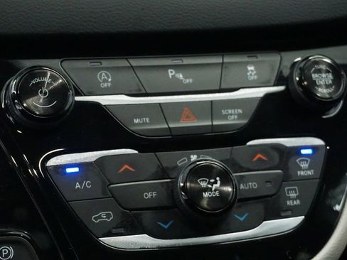 Certified 2018 Chrysler Pacifica Touring Plus image 32