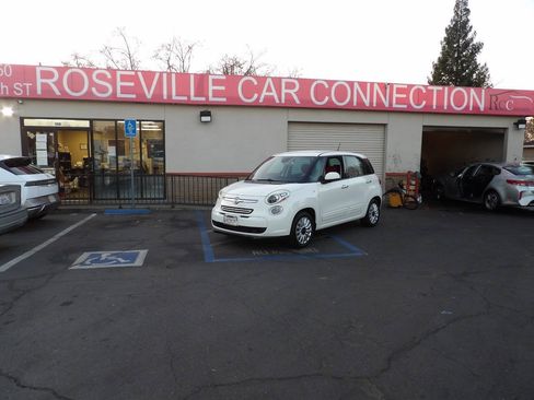 Used 2014 FIAT 500L Easy w/ Popular Equipment Group FWD image 1