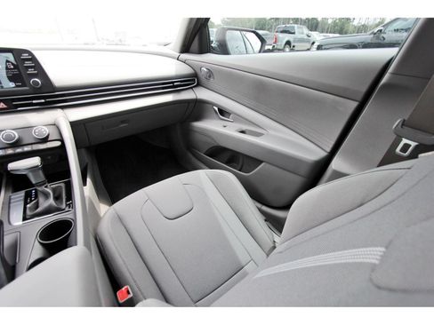 Certified 2026 Hyundai Elantra SE FWD image 12