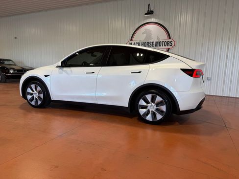 Used 2020 Tesla Model Y Long Range image 11
