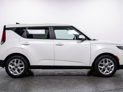 Used 2025 Kia Soul LX w/ LX Technology Package image 11