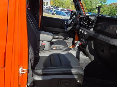 Used 2025 Jeep Wrangler Unlimited Sahara AWD/4WD image 15