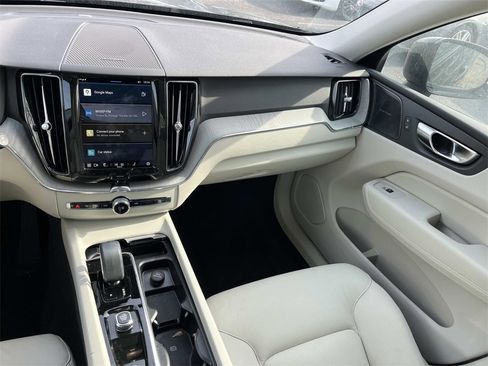 Used 2024 Volvo XC60 B5 Plus image 15