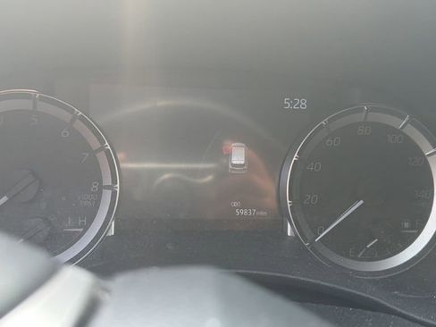 Used 2023 Toyota Highlander XLE FWD image 13