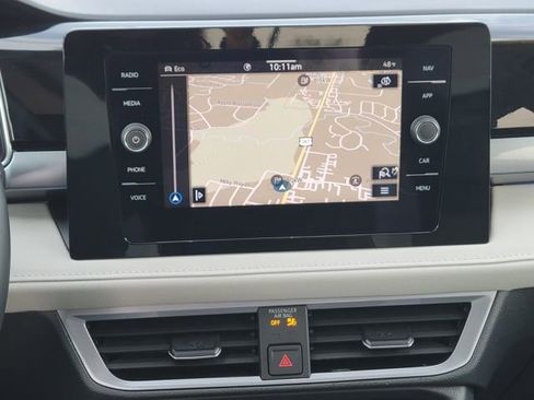 Used 2025 Volkswagen Taos SEL image 11