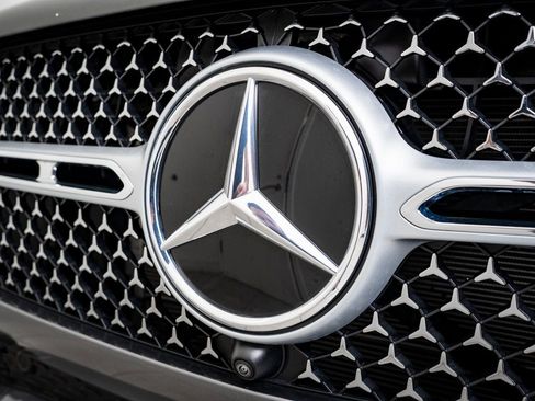 Used 2024 Mercedes-Benz GLE 350 4MATIC image 3