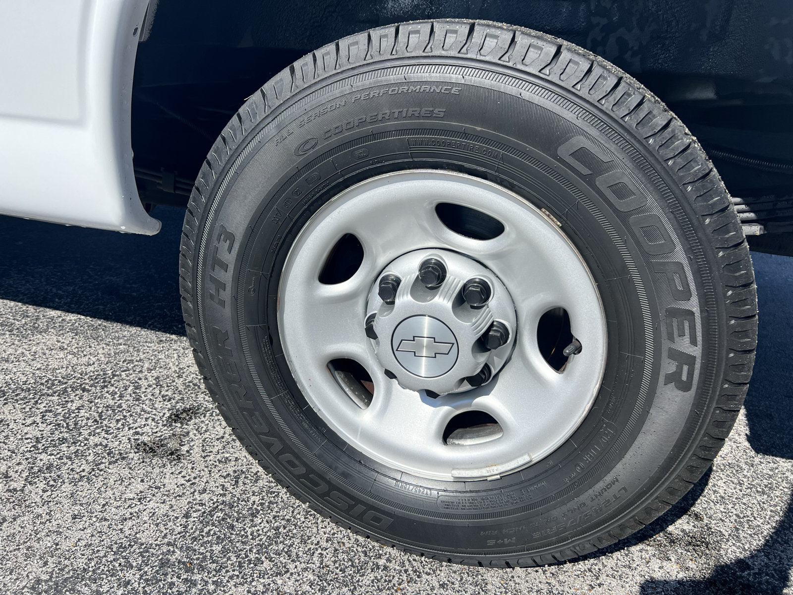 Used 2019 Chevrolet Express 2500 w/ Driver Convenience Package RWD image 7