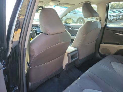 Used 2018 Toyota Camry LE image 14