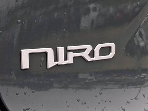 Used 2023 Kia Niro EX Touring image 34