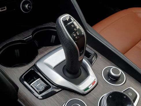 Used 2022 Alfa Romeo Giulia Ti image 31