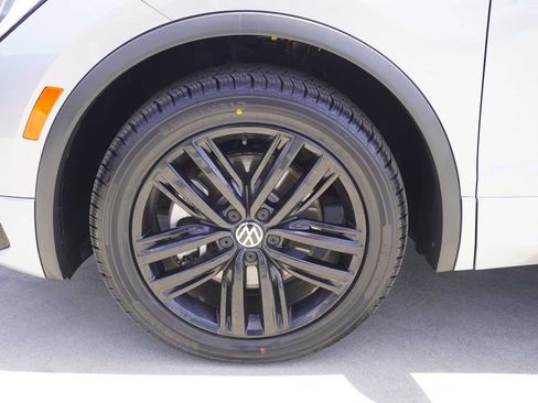 Used 2022 Volkswagen Tiguan SE R-Line FWD image 29