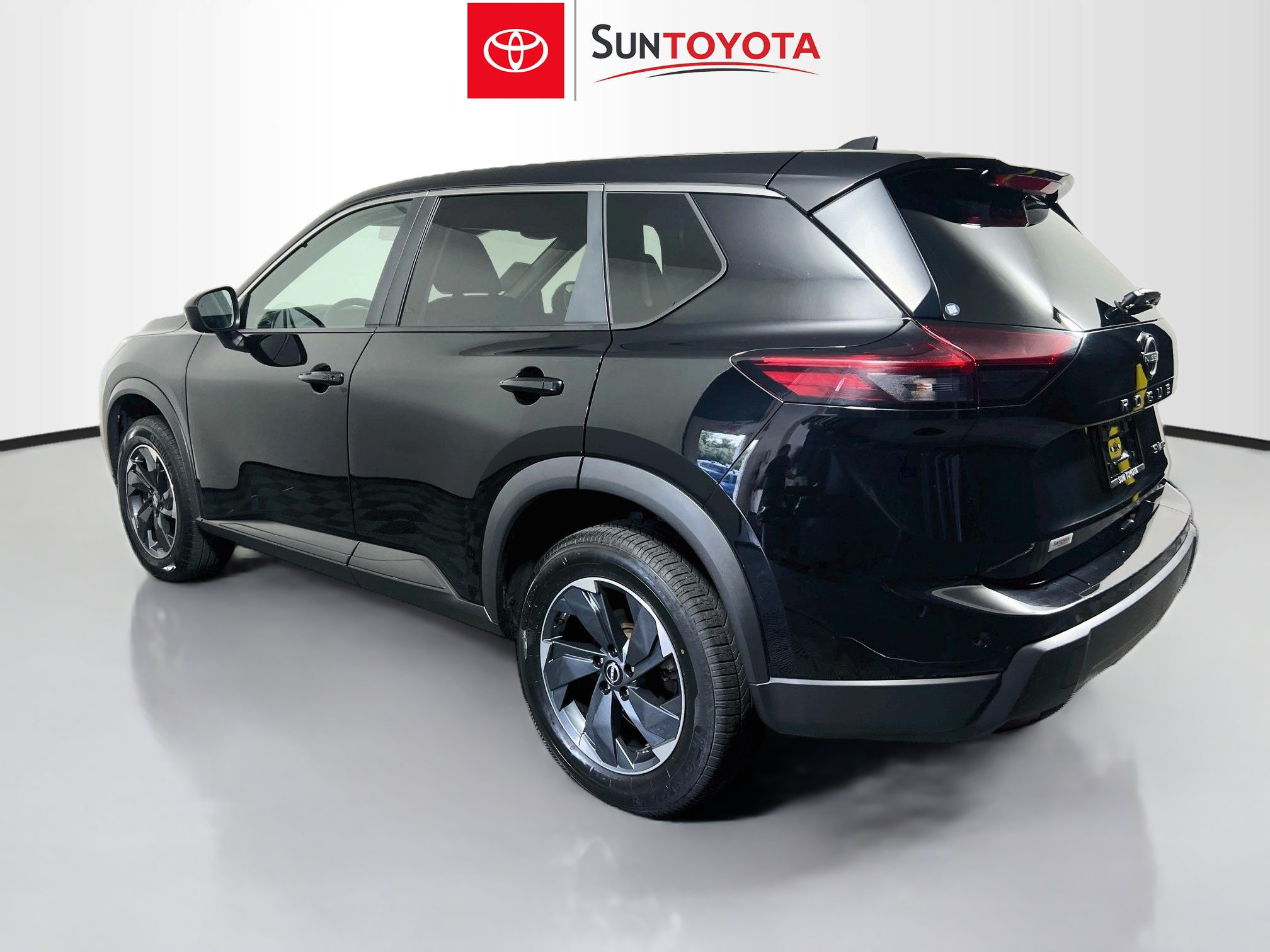 Used 2024 Nissan Rogue SV AWD/4WD image 6