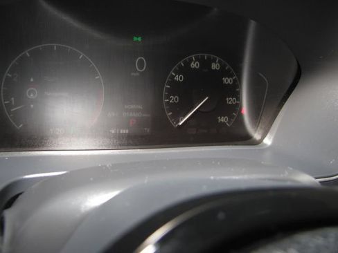 Used 2025 Honda Pilot EX-L image 4