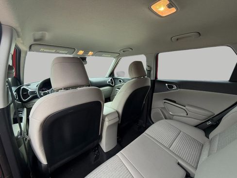 Used 2020 Kia Soul S FWD image 25