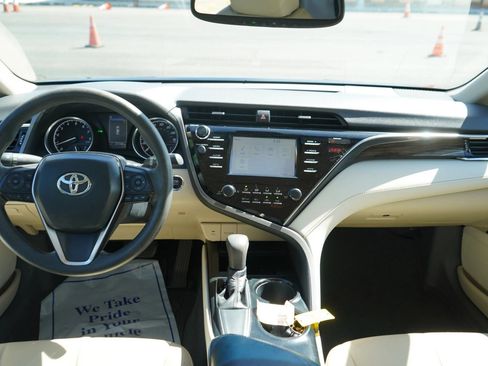 Used 2018 Toyota Camry LE FWD image 17