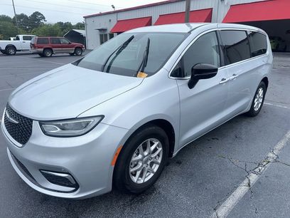 Used 2024 Chrysler Pacifica Touring-L