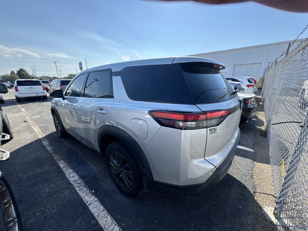 Used 2024 Nissan Pathfinder S FWD image 10