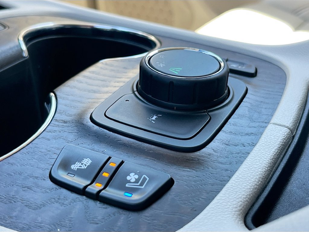 Used 2023 GMC Acadia Denali w/ Denali Technology Package FWD image 19