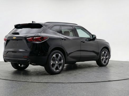 Used 2025 Chevrolet Blazer LT image 9