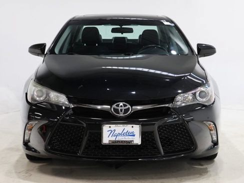 Used 2016 Toyota Camry SE w/ Moonroof Package FWD image 2