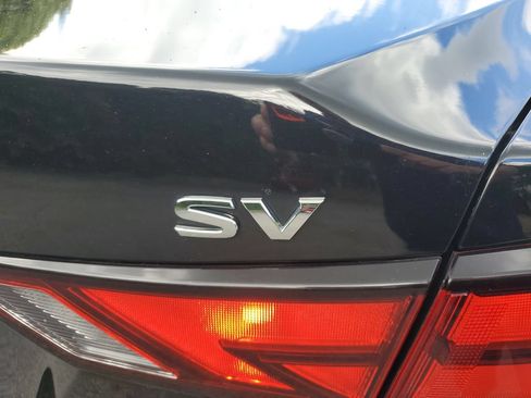 Used 2024 Nissan Sentra SV FWD image 9