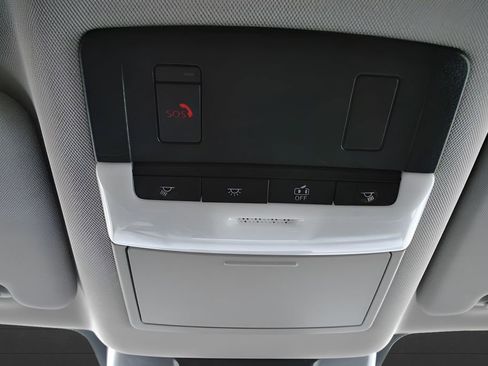 Used 2025 Nissan Rogue SV AWD/4WD image 9