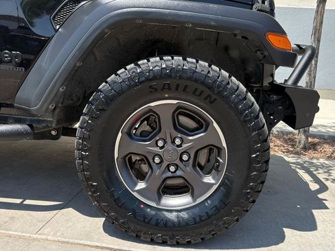 Used 2020 Jeep Gladiator Sport w/ Quick Order Package 24S AWD/4WD image 2