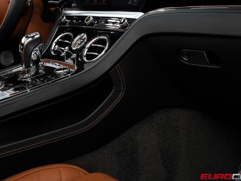 Used 2022 Bentley Continental GT image 32