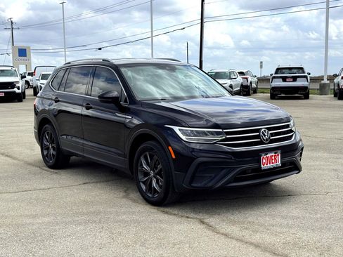 Used 2022 Volkswagen Tiguan SE image 4