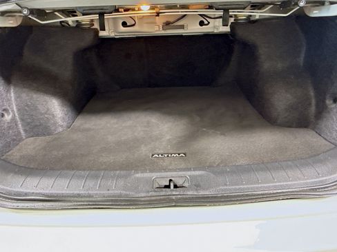 Used 2025 Nissan Altima 2.5 SV FWD image 35