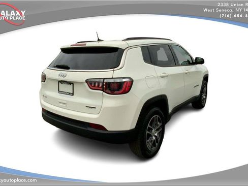 Used 2020 Jeep Compass Latitude w/ Cold Weather Group AWD/4WD image 5