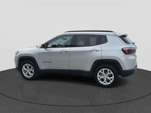Used 2024 Jeep Compass Latitude AWD/4WD image 6