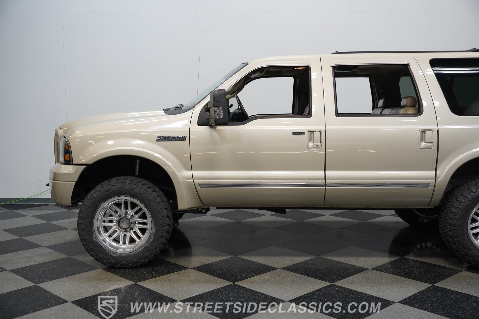 Used 2005 Ford Excursion Limited AWD/4WD image 22