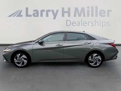 New 2026 Hyundai Elantra Limited FWD image 3