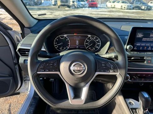 Used 2024 Nissan Altima 2.5 SV FWD image 18